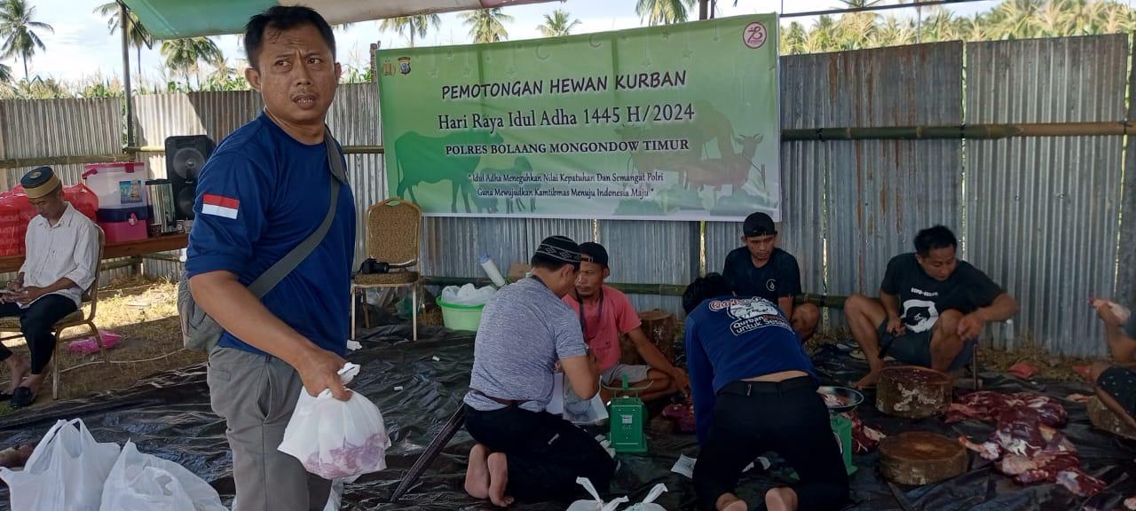 Polres Boltim Bagikan Daging Hewan Kurban untuk Warga