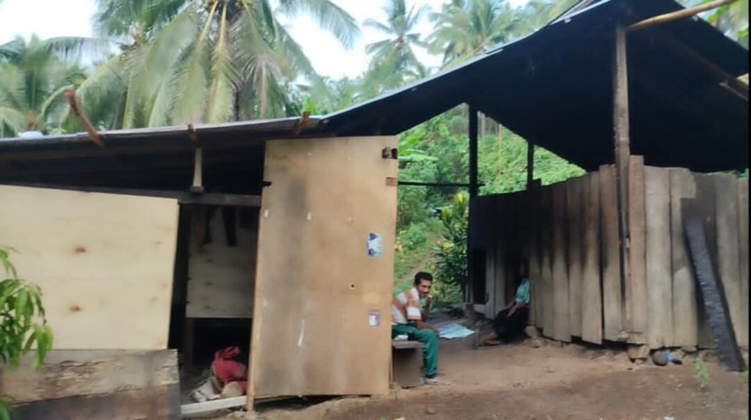 15 Tahun Tinggal di Pemanggangan Kelapa, Pasutri di Boltim Tak Pernah Dapat Bantuan