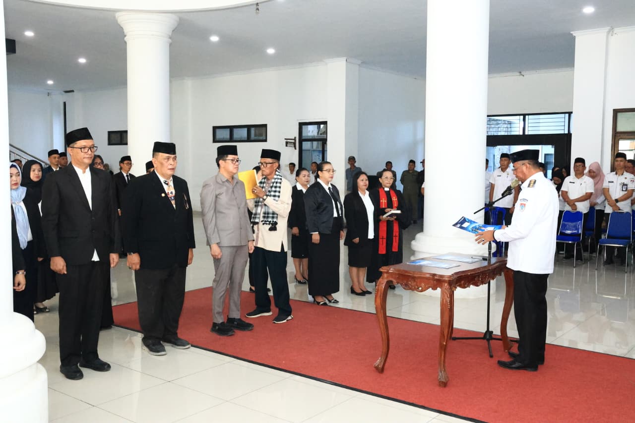 Bupati Boltim lantik 29 ASN di lingkungan Pemkab Boltim. Simak daftar lengkap pejabat administrator, fungsional, dan Plt yang dilantik.